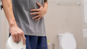 ¿Qué es la diarrea? Persona con dolor abdominal asociado a diarrea