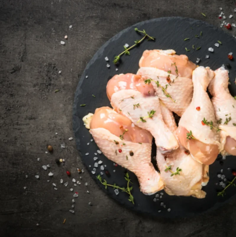 Pollo crudo con especias